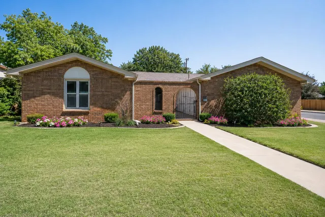 Photo 2 — 3202 69th Street, Lubbock, TX 79413