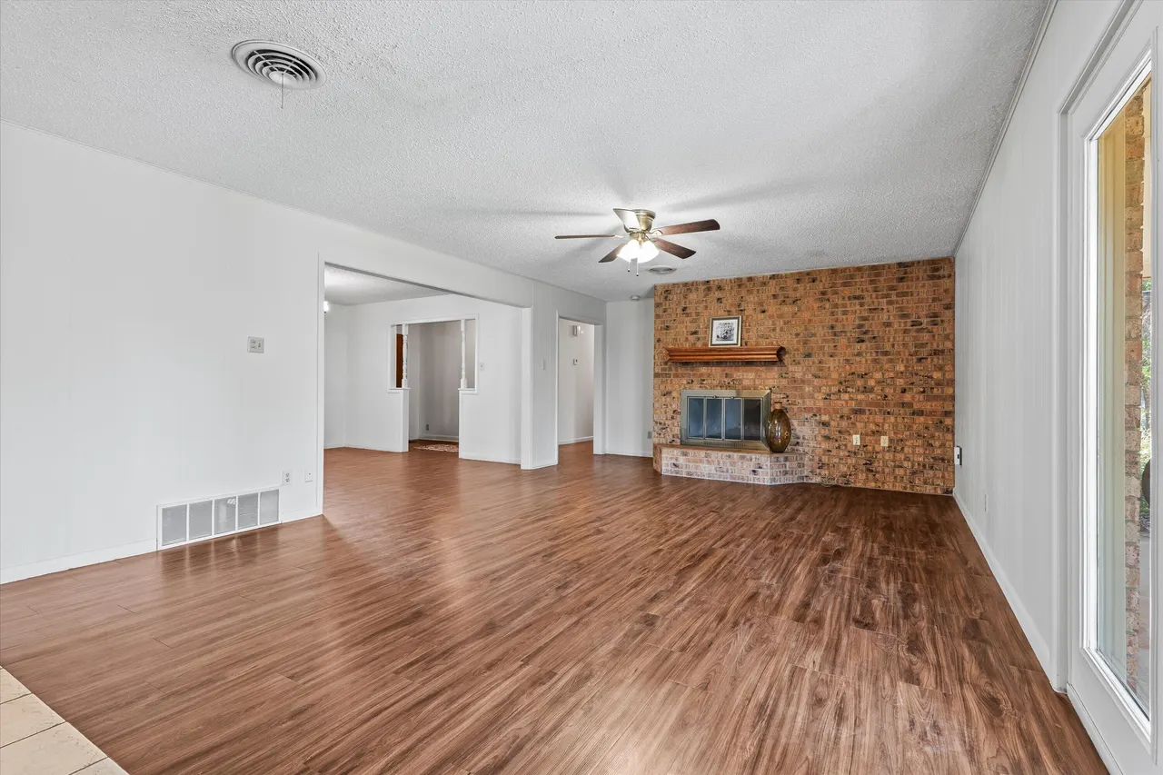 Photo 6 — 206 Redwood Lane, Levelland, TX 79336