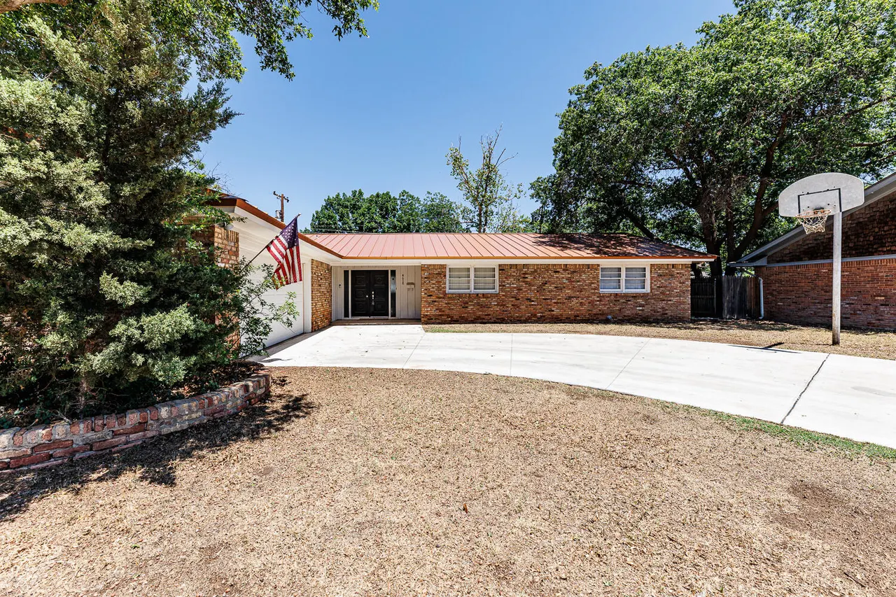 Photo 5 — 4618 30th Street, Lubbock, TX 79410