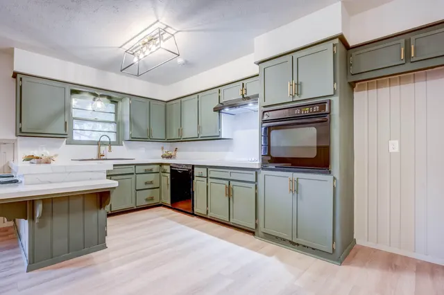 Photo 3 — 2101 64th Street, Lubbock, TX 79412