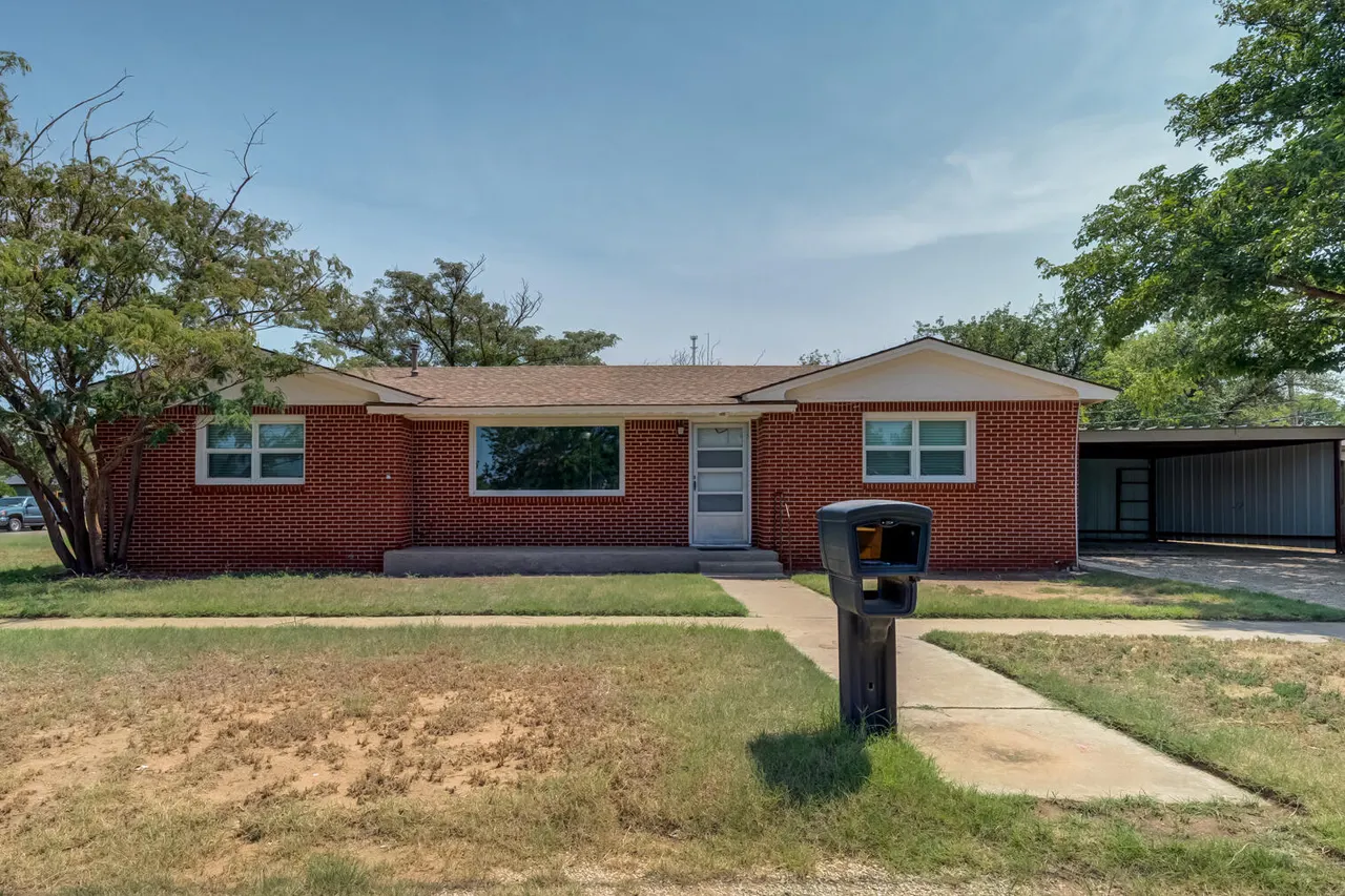 Front exterior — 1405 W Geneva Street, Slaton, TX 79364