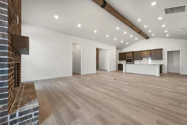 Photo 7 — 6907 18th Place, Lubbock, TX 79416