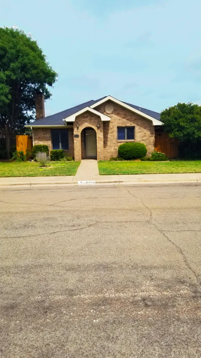 Photo 2 — 8307 Dixon Avenue, Lubbock, TX 79423