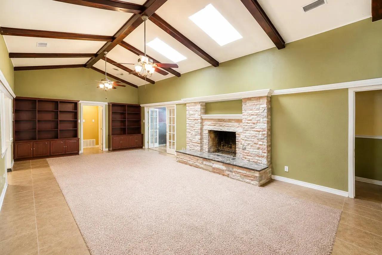 Photo 2 — 7303 Alcove Avenue, Lubbock, TX 79407