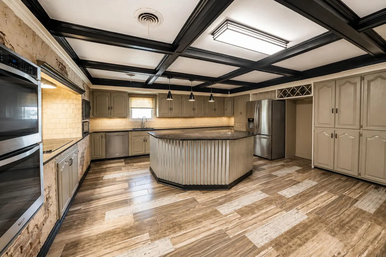 Photo 9 — 7303 Alcove Avenue, Lubbock, TX 79407