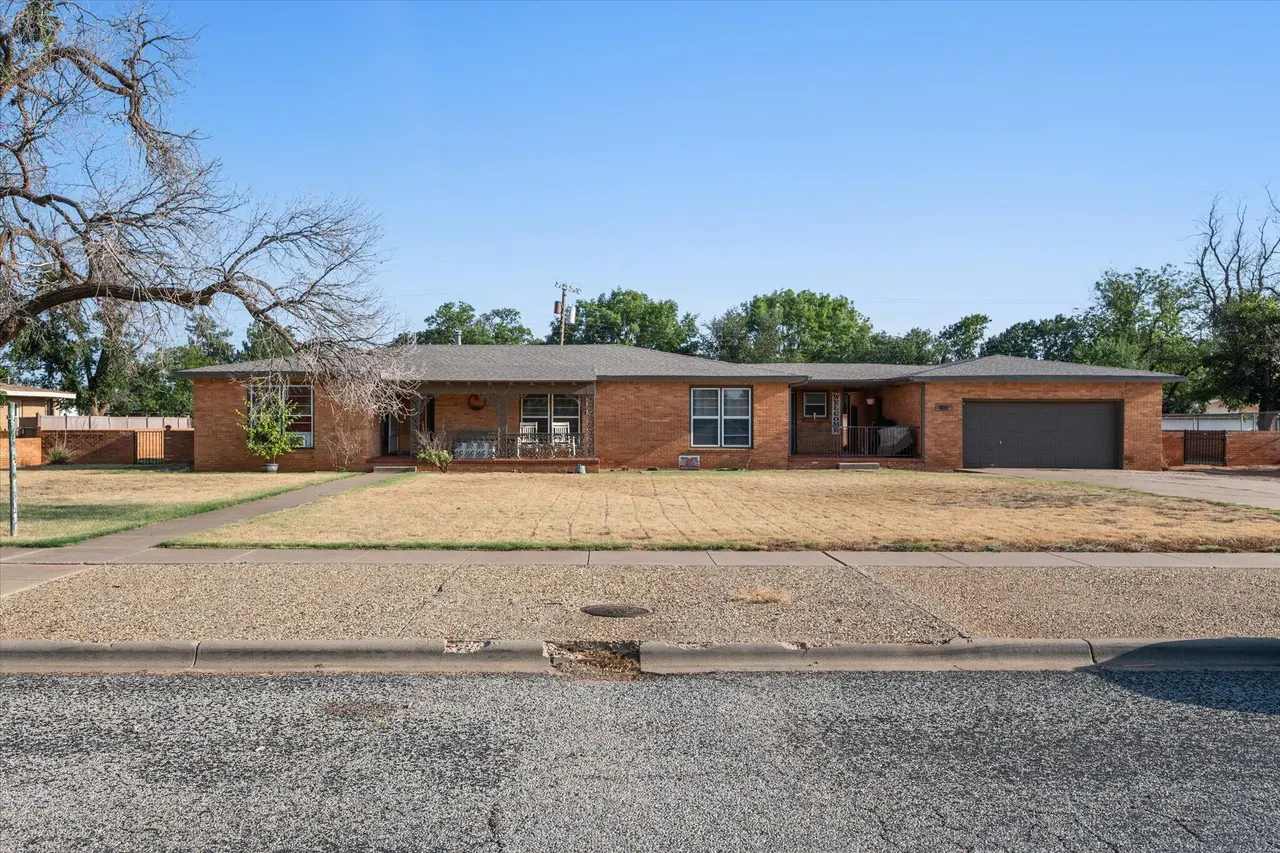 Front exterior — 904 E Cardwell Street, Brownfield, TX 79316