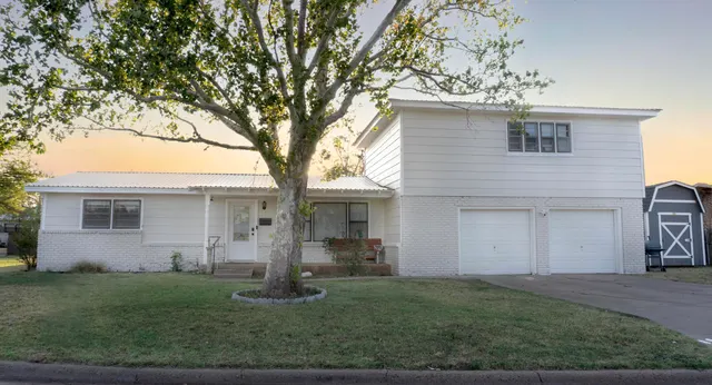 Front exterior — 201 Thomas Boulevard, Plainview, TX 79072