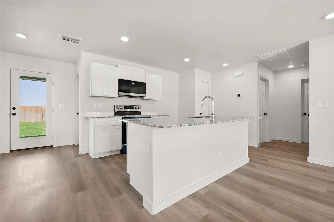 Photo 10 — 5502 Smith Street, Lubbock, TX 79416
