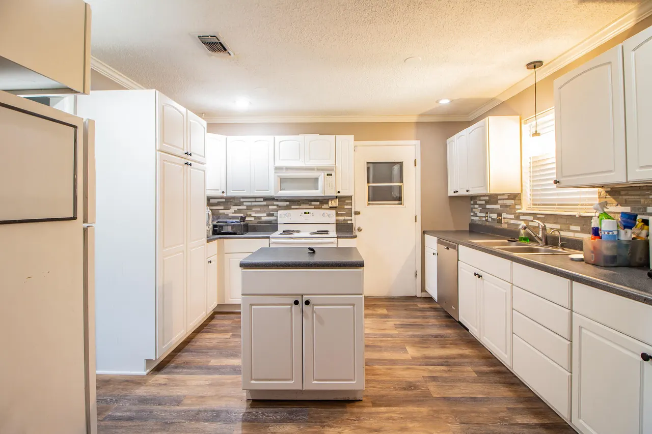 Photo 5 — 4413 53rd Street, Lubbock, TX 79414