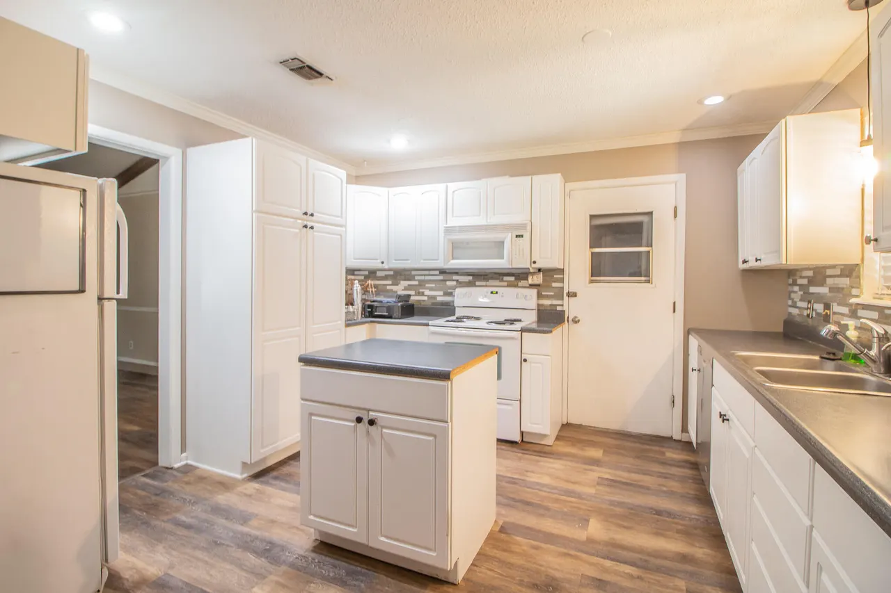 Photo 6 — 4413 53rd Street, Lubbock, TX 79414