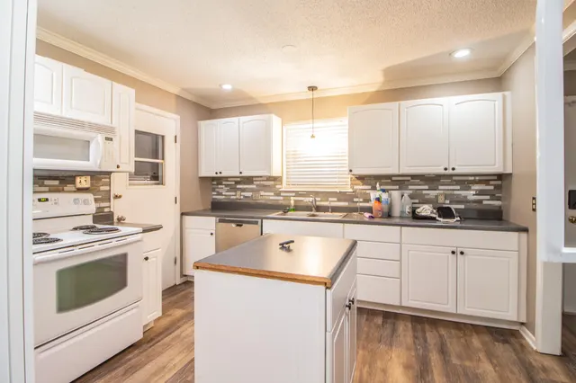 Photo 8 — 4413 53rd Street, Lubbock, TX 79414