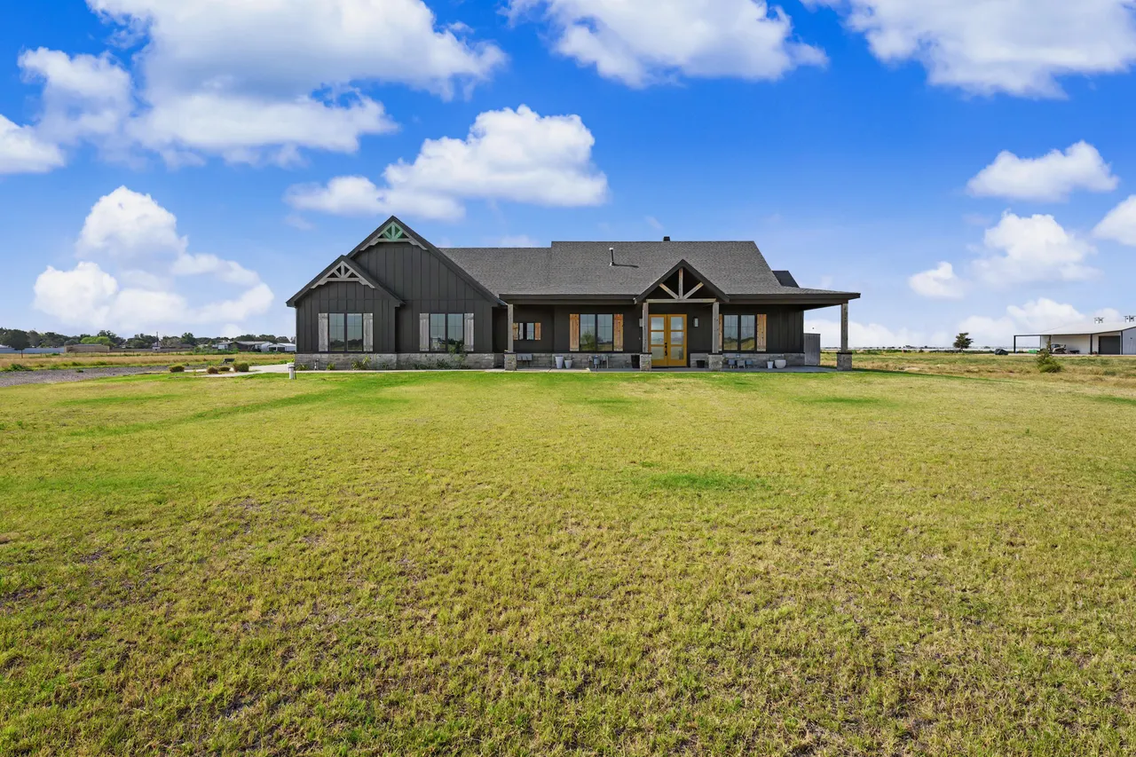 Photo 3 — 3021 County Road 6000, Lubbock, TX 79415
