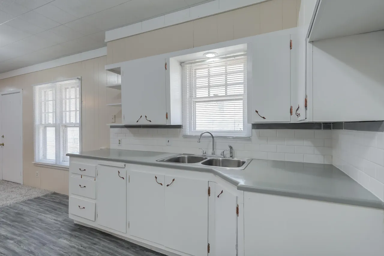 Photo 18 — 355 S 10th Street, Slaton, TX 79364