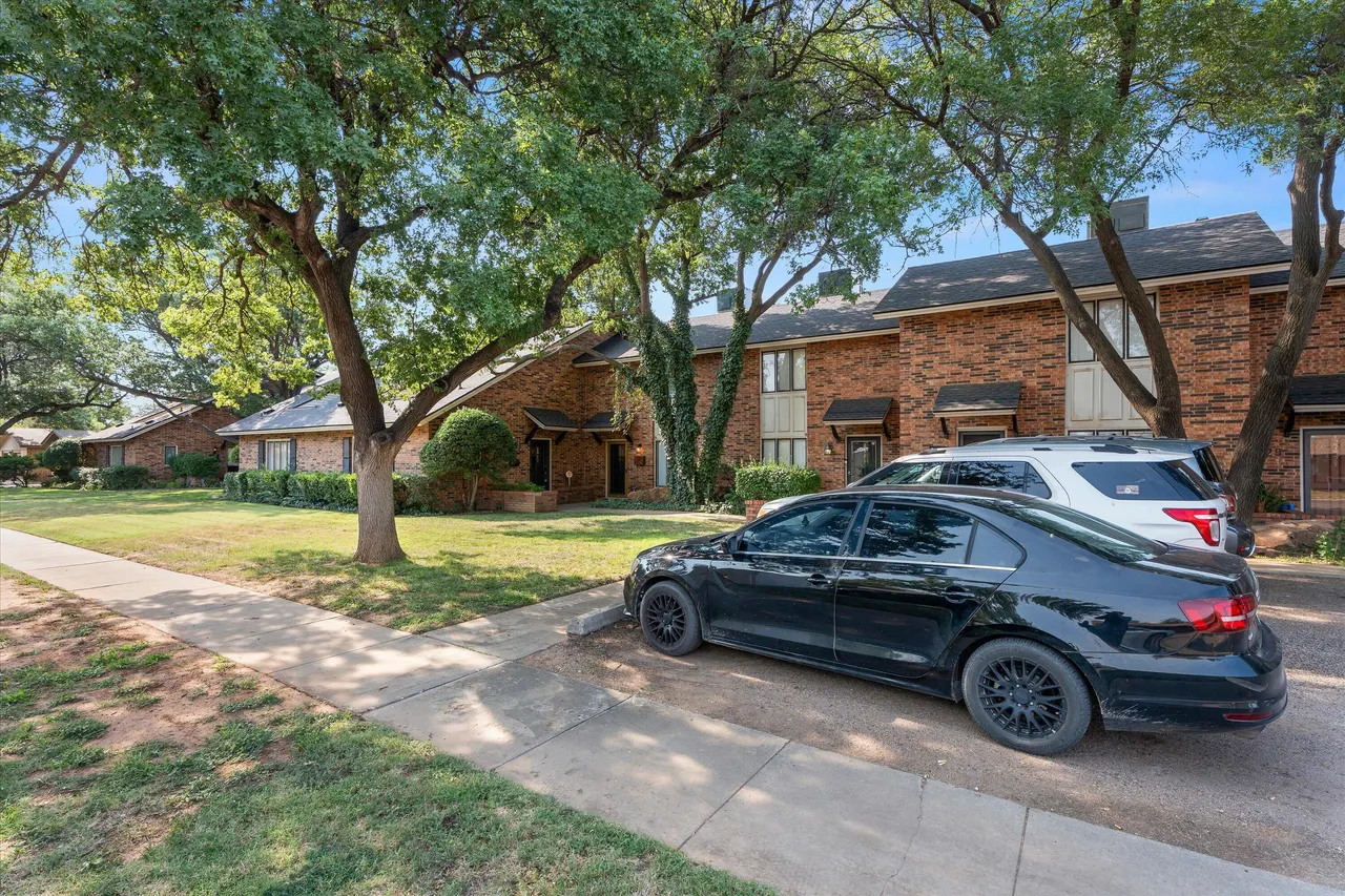 Photo 8 — 2317 33rd Street, Lubbock, TX 79411