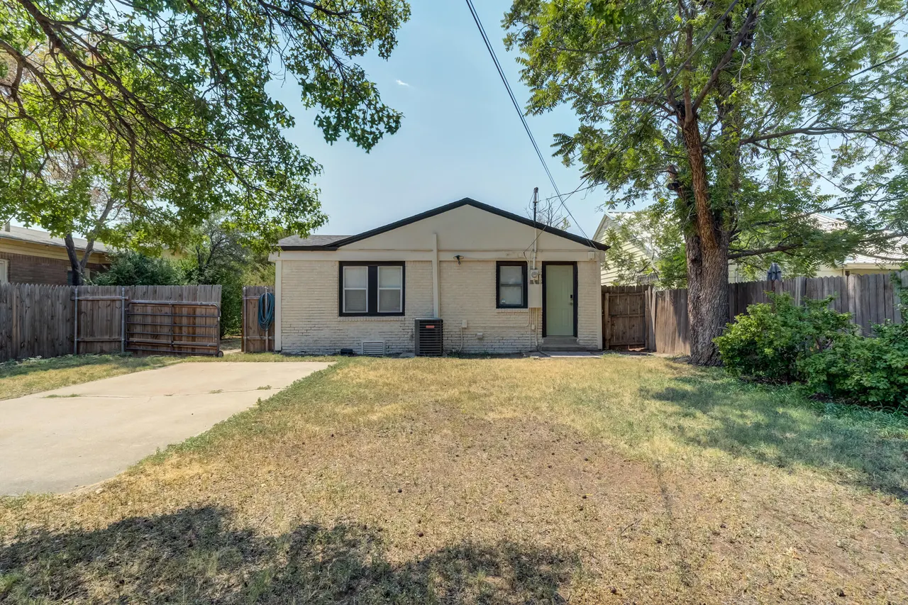 Photo 9 — 2008 28th Street, Lubbock, TX 79411