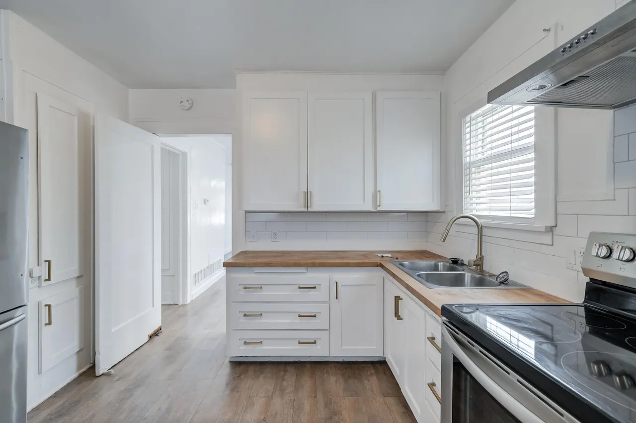 Photo 4 — 2008 28th Street, Lubbock, TX 79411