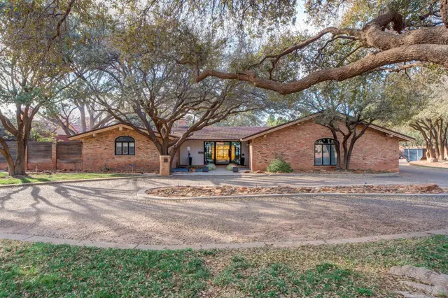 Photo 7 — 1904 Vicksburg Avenue, Lubbock, TX 79407