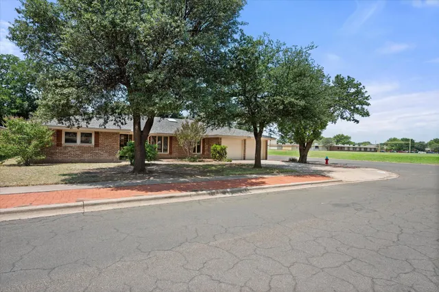Photo 3 — 6002 Norfolk Avenue, Lubbock, TX 79413