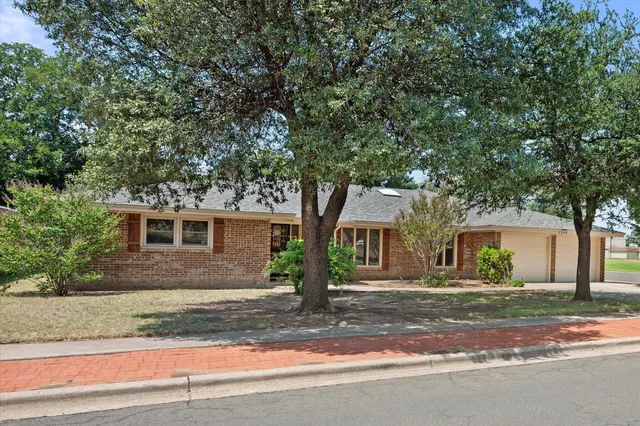 Photo 4 — 6002 Norfolk Avenue, Lubbock, TX 79413