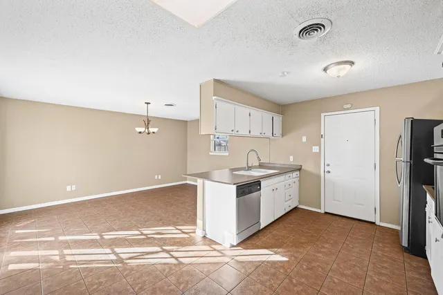 Photo 4 — 5511 16th Place, Lubbock, TX 79416