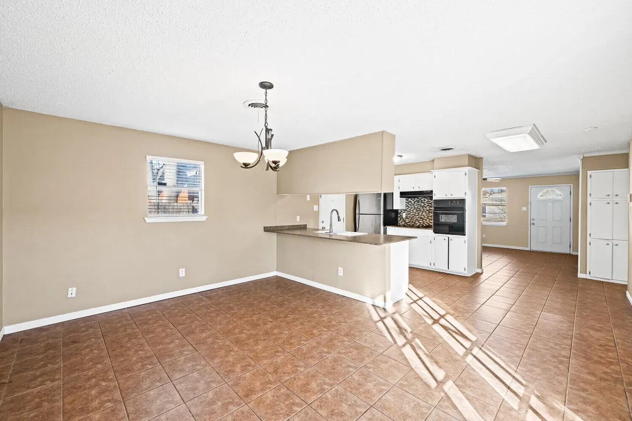 Photo 6 — 5511 16th Place, Lubbock, TX 79416