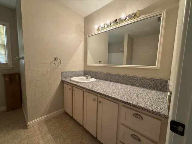 Photo 7 — 4913 18th Street, Lubbock, TX 79416