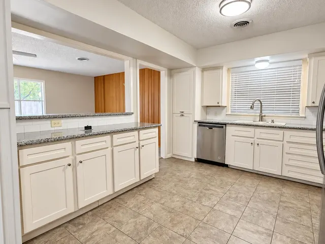 Photo 3 — 4913 18th Street, Lubbock, TX 79416