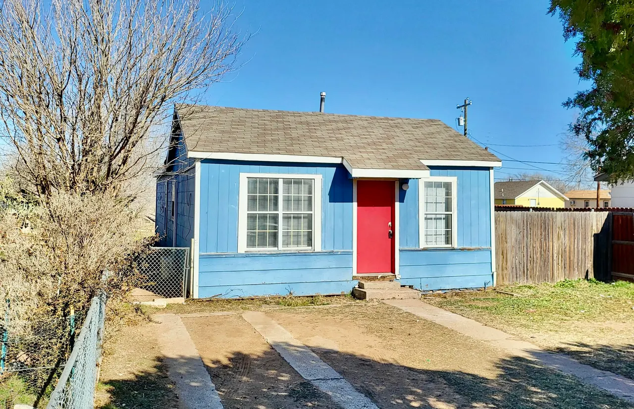Photo 2 — 2824 Bates Street, Lubbock, TX 79415