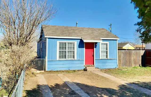 Photo 2 — 2824 Bates Street, Lubbock, TX 79415