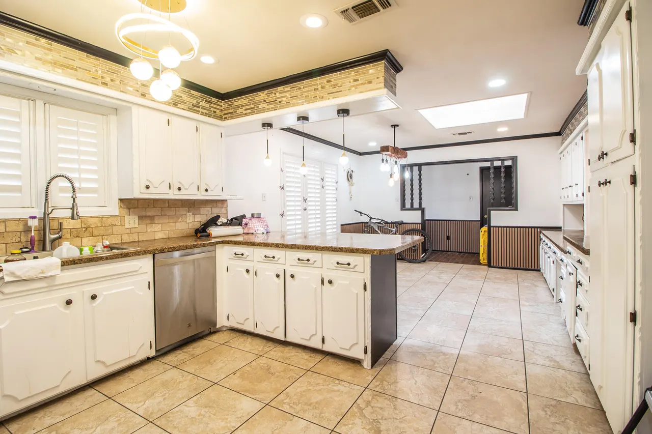 Photo 8 — 905 W Mississippi Street, Floydada, TX 79235