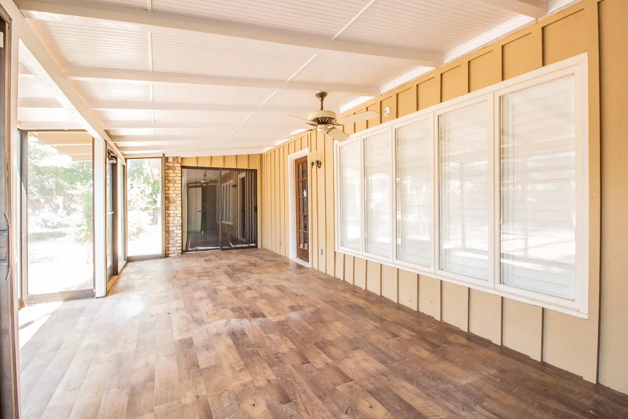 Photo 33 — 905 W Mississippi Street, Floydada, TX 79235