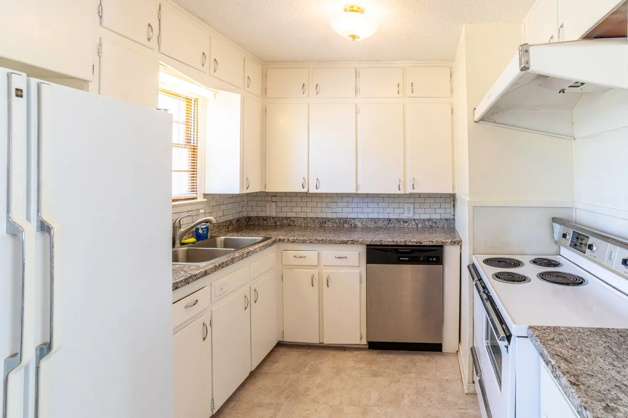 Photo 11 — 4420 43rd Street, Lubbock, TX 79414