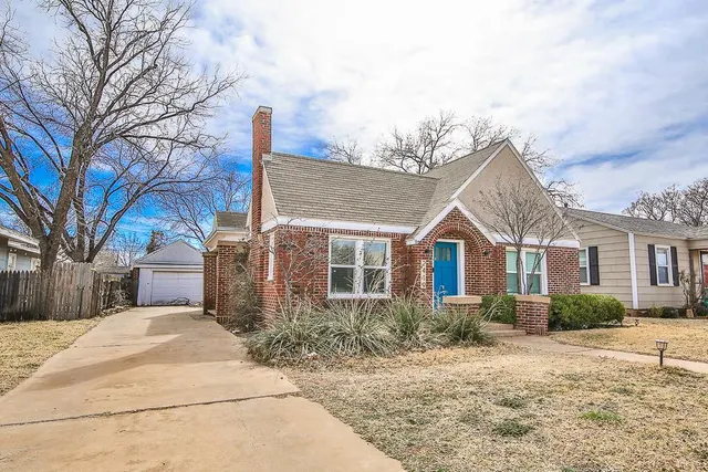 Photo 3 — 2419 20th Street, Lubbock, TX 79411