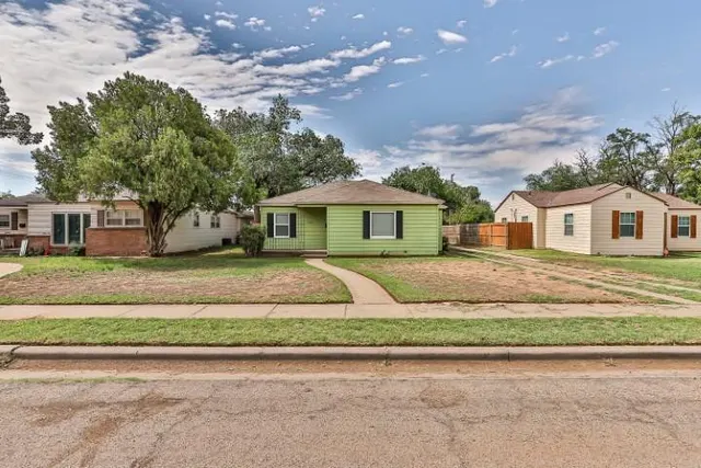 Photo 2 — 2405 30th Street, Lubbock, TX 79411