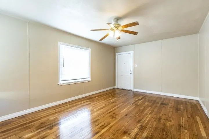 Photo 6 — 2405 30th Street, Lubbock, TX 79411