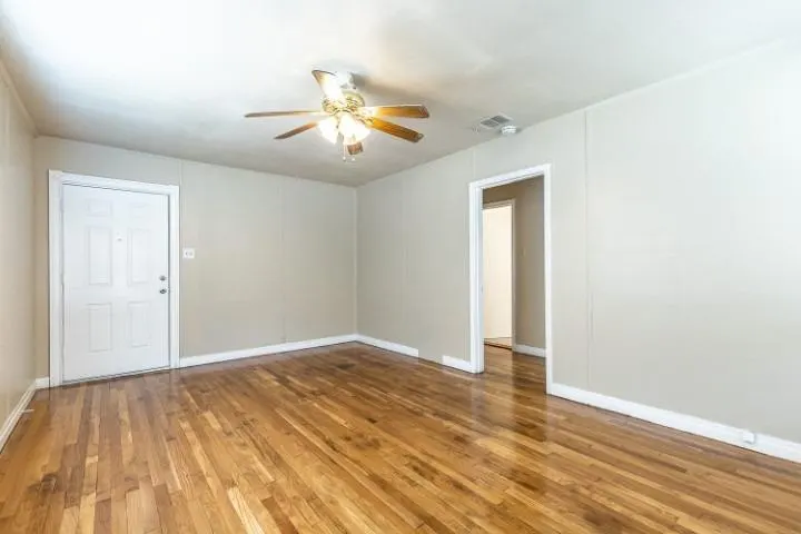 Photo 8 — 2405 30th Street, Lubbock, TX 79411