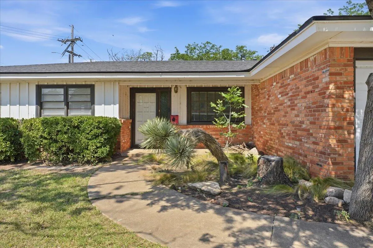 Photo 3 — 6508 Avenue W, Lubbock, TX 79412