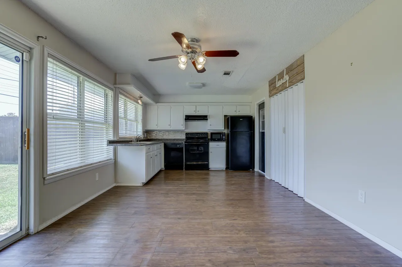 Photo 14 — 5427 34th Street, Lubbock, TX 79407