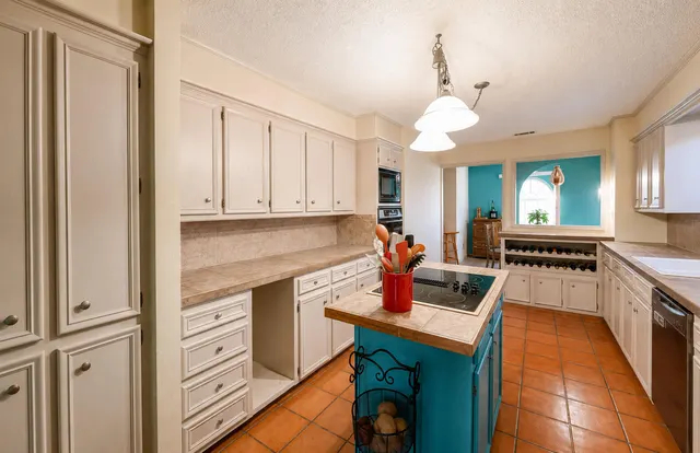 Photo 8 — 5 Tanglewood Lane, Ransom Canyon, TX 79366