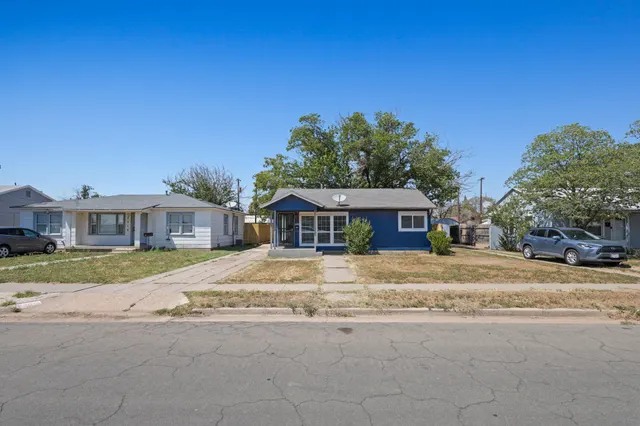 Photo 2 — 2016 39th Street, Lubbock, TX 79412