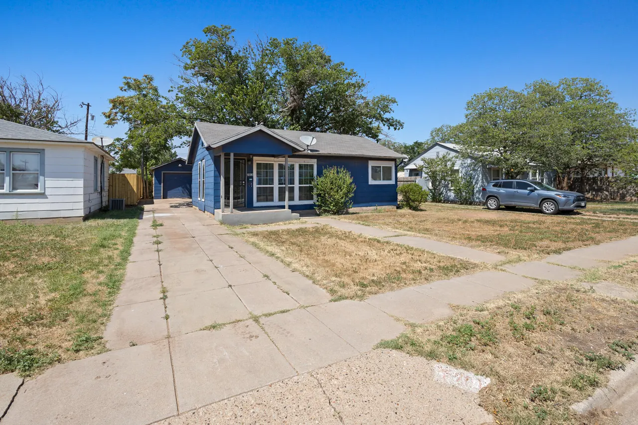 Photo 3 — 2016 39th Street, Lubbock, TX 79412
