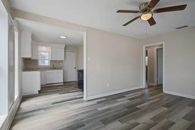 Photo 7 — 2016 39th Street, Lubbock, TX 79412