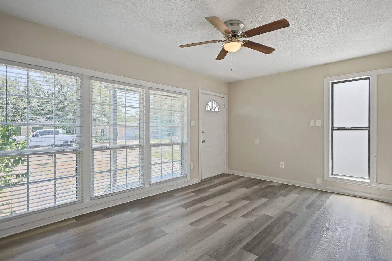 Photo 4 — 2016 39th Street, Lubbock, TX 79412