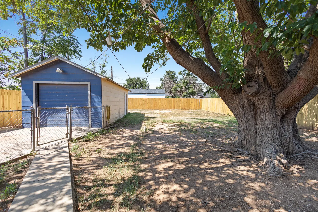 Photo 17 — 2016 39th Street, Lubbock, TX 79412