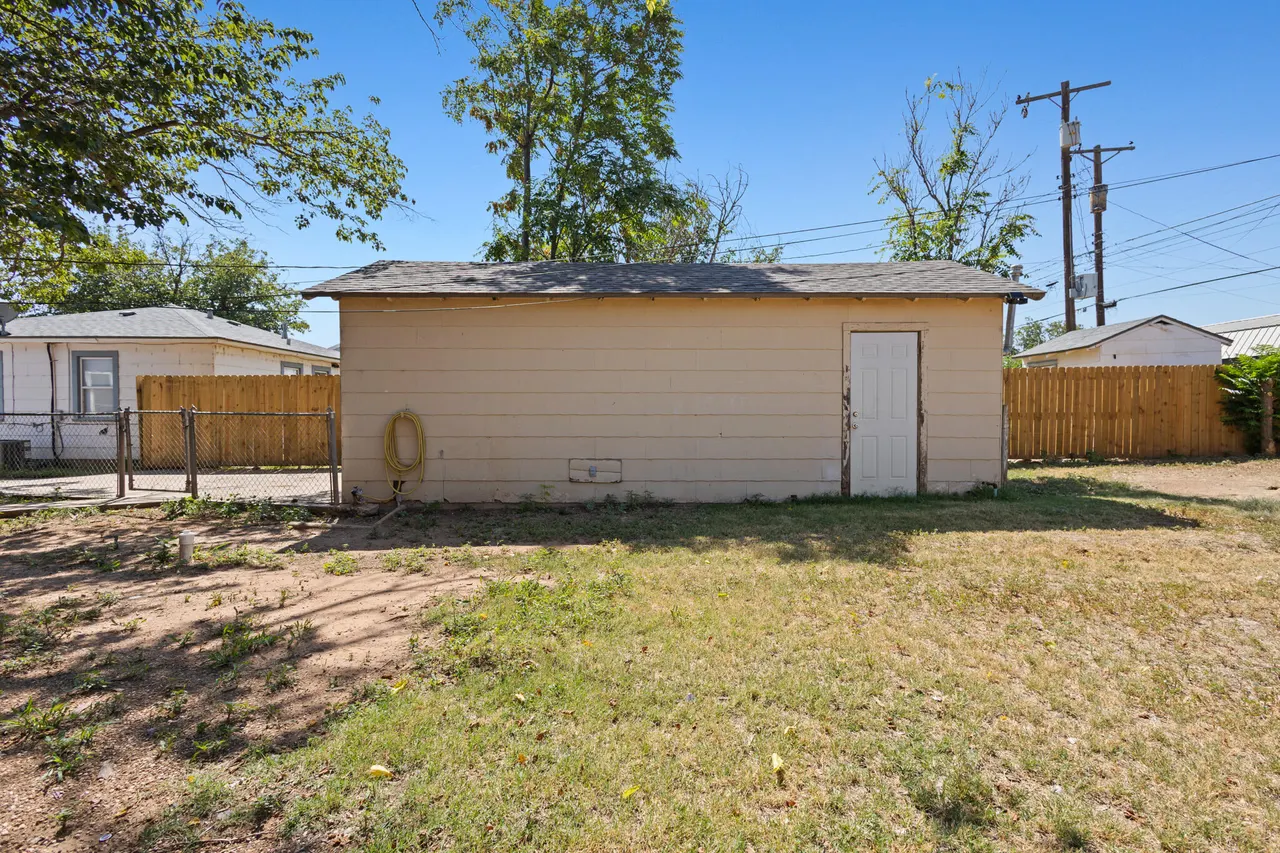 Photo 18 — 2016 39th Street, Lubbock, TX 79412