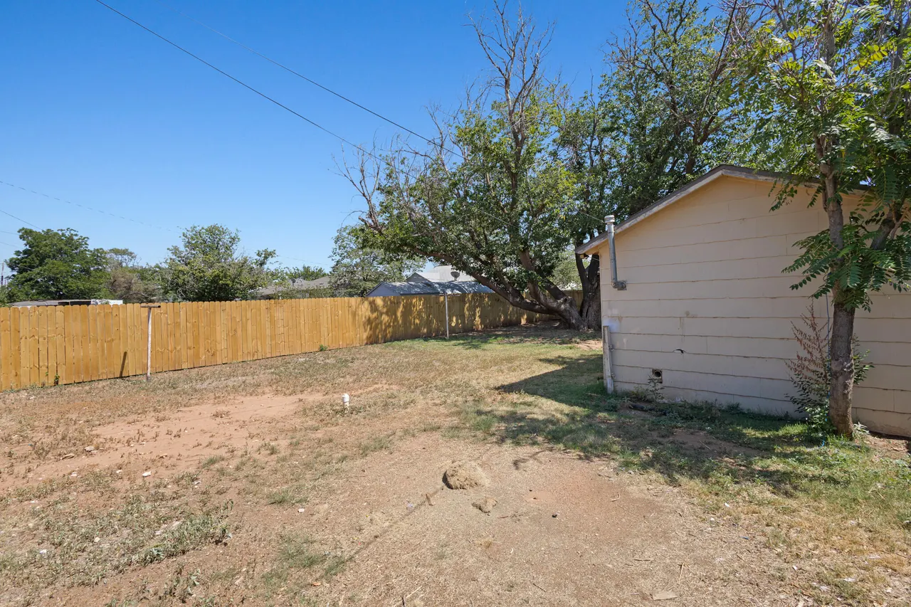 Photo 20 — 2016 39th Street, Lubbock, TX 79412