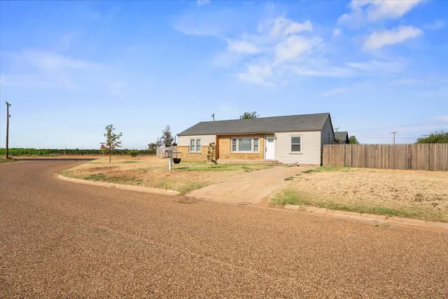 Photo 3 — 711 S C Street, Brownfield, TX 79316