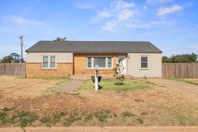Front exterior — 711 S C Street, Brownfield, TX 79316