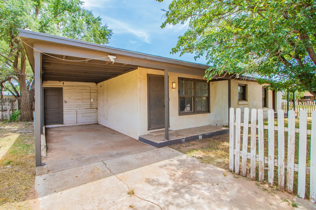 Photo 2 — 305 E Lubbock Street, Slaton, TX 79364