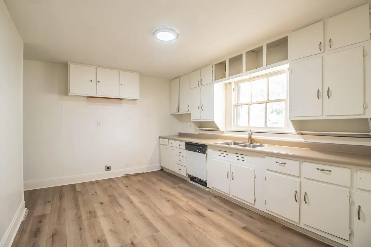 Photo 3 — 305 E Lubbock Street, Slaton, TX 79364